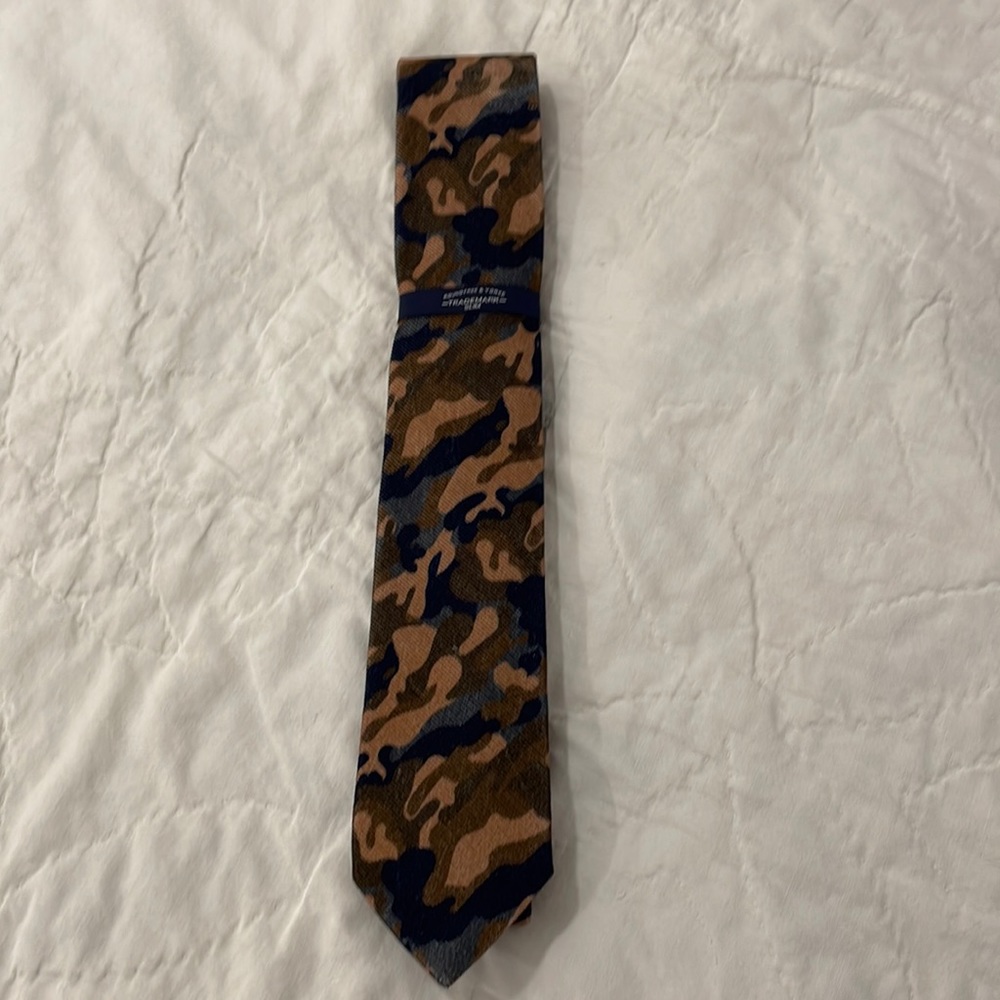 Roundtree & Yorke trademark slim blue & orange camouflage tie nwt